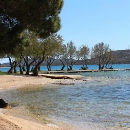 Πανσιόν Basic Pirovac
